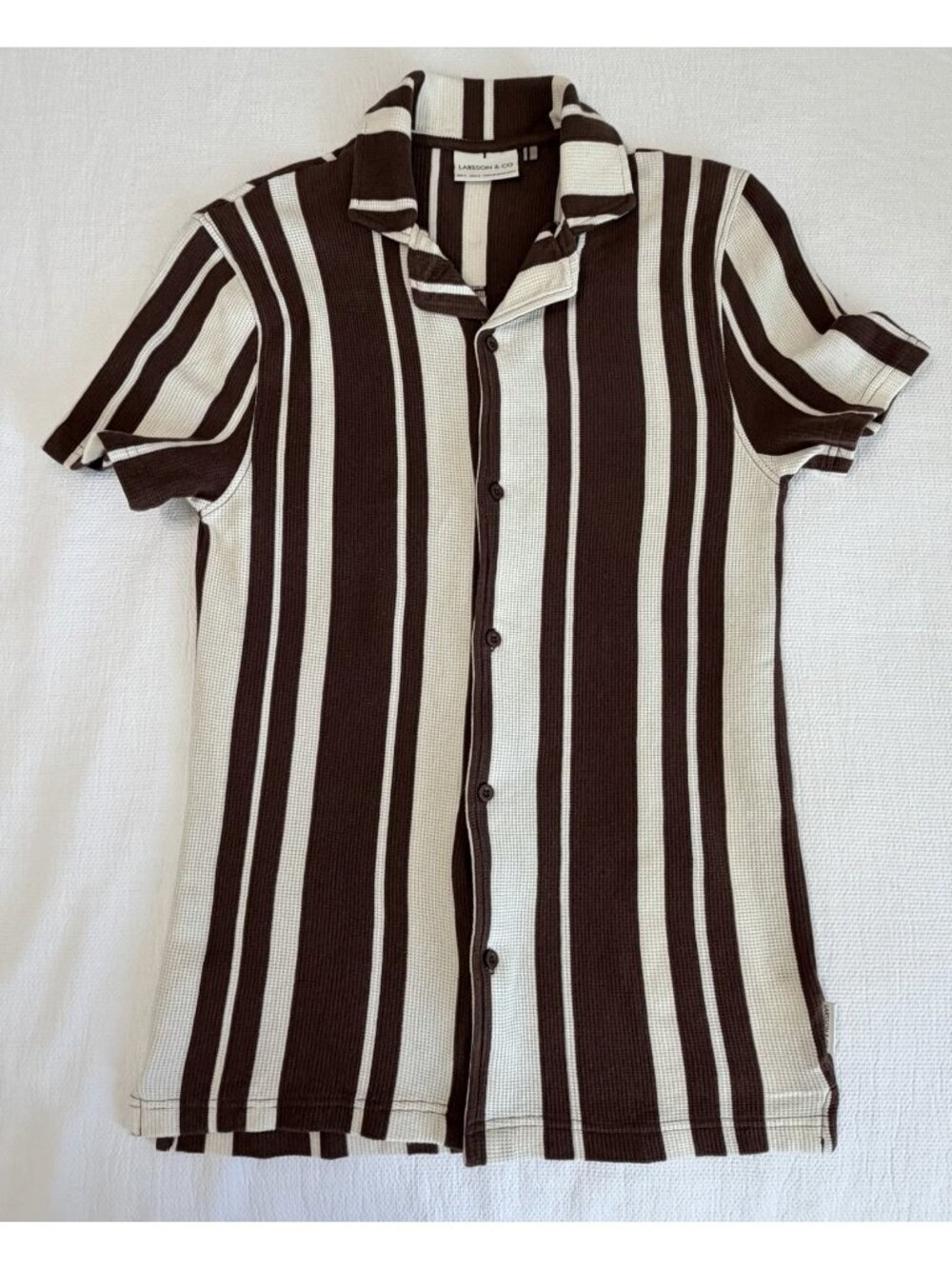 Larsson & CO Premium Men’s Button Down Shirt Size Small Brown Casual Resort Vaca